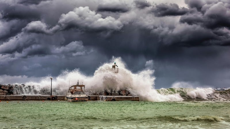 tempete et gazon synthetique